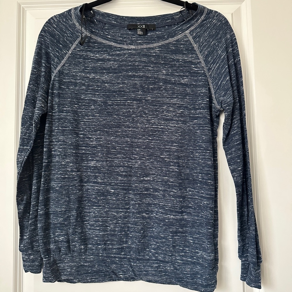 Forever 21 Navy Marled Knit Top woman’s size small